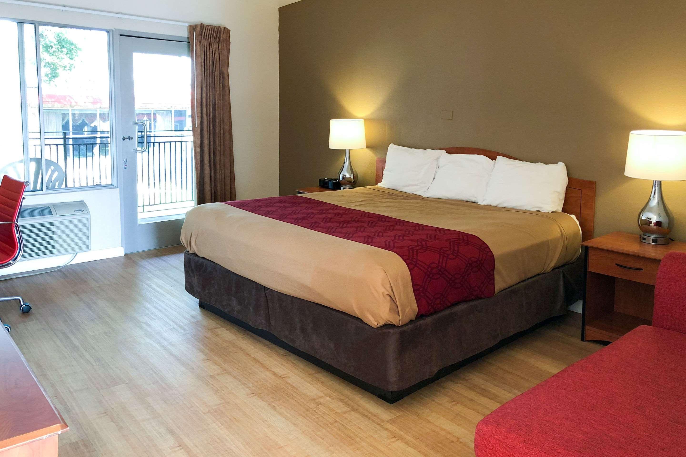 Econo Lodge Inn & Suites Oakland Airport Zewnętrze zdjęcie