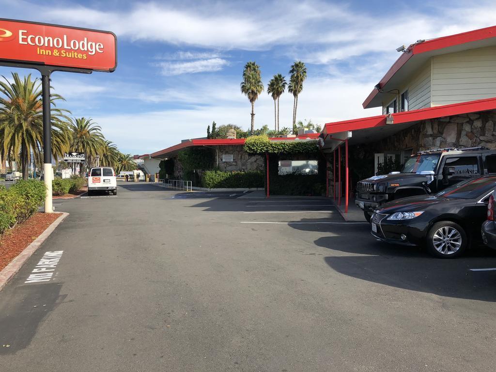 Econo Lodge Inn & Suites Oakland Airport Zewnętrze zdjęcie